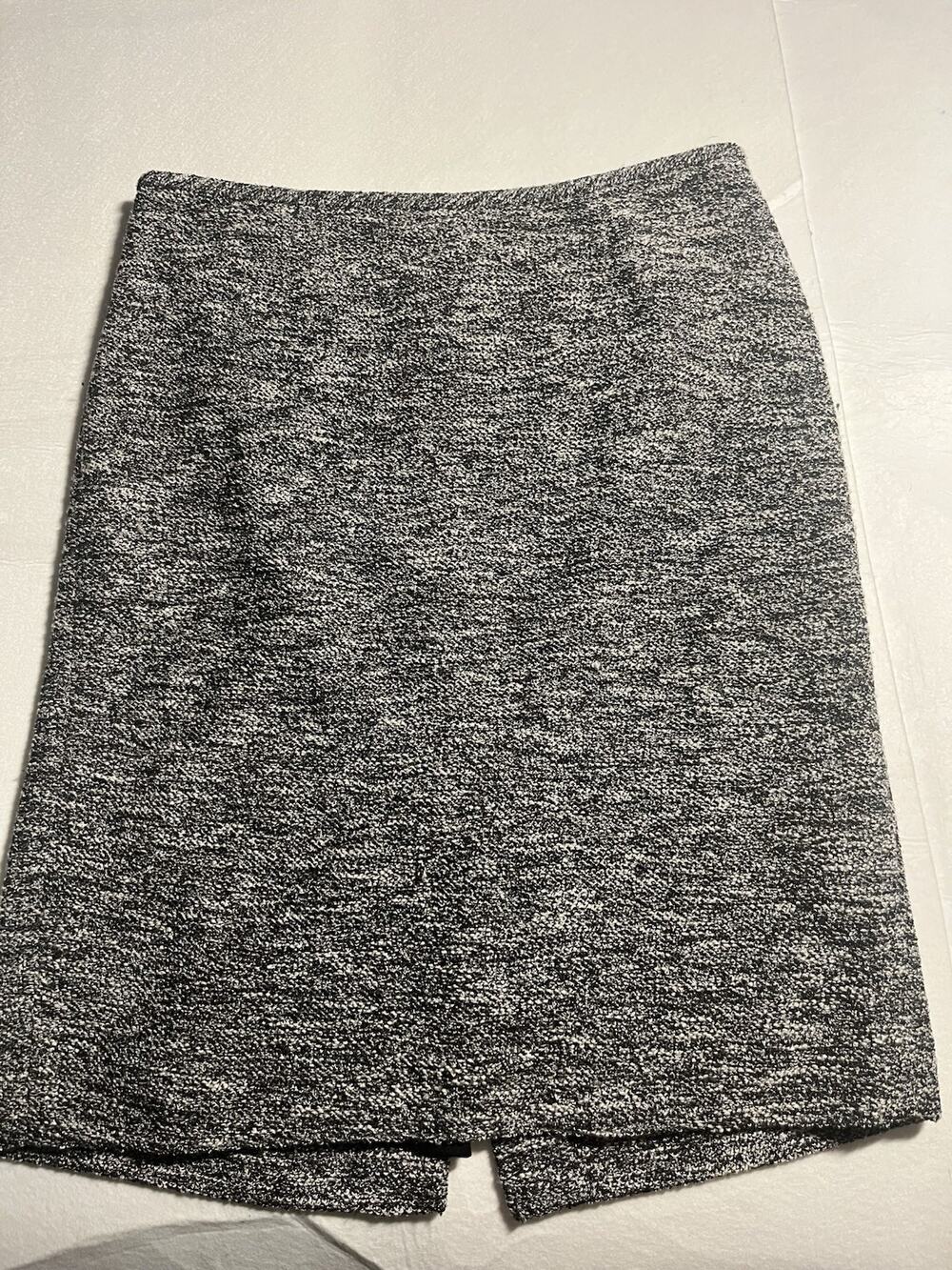 Calvin Klein Women’s Size 10 Black White Tweed Pencil Skirt Back Slit Lined
